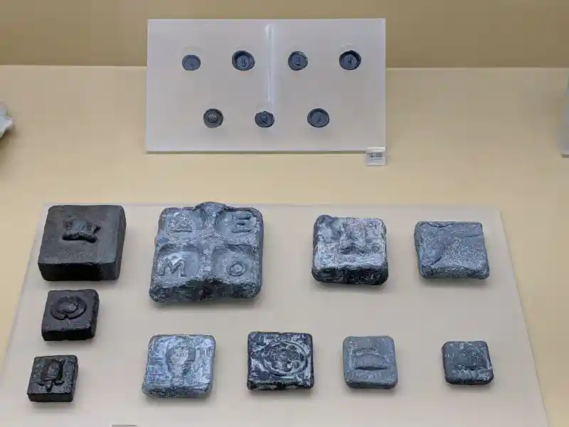 Official Athenian weights and tokens